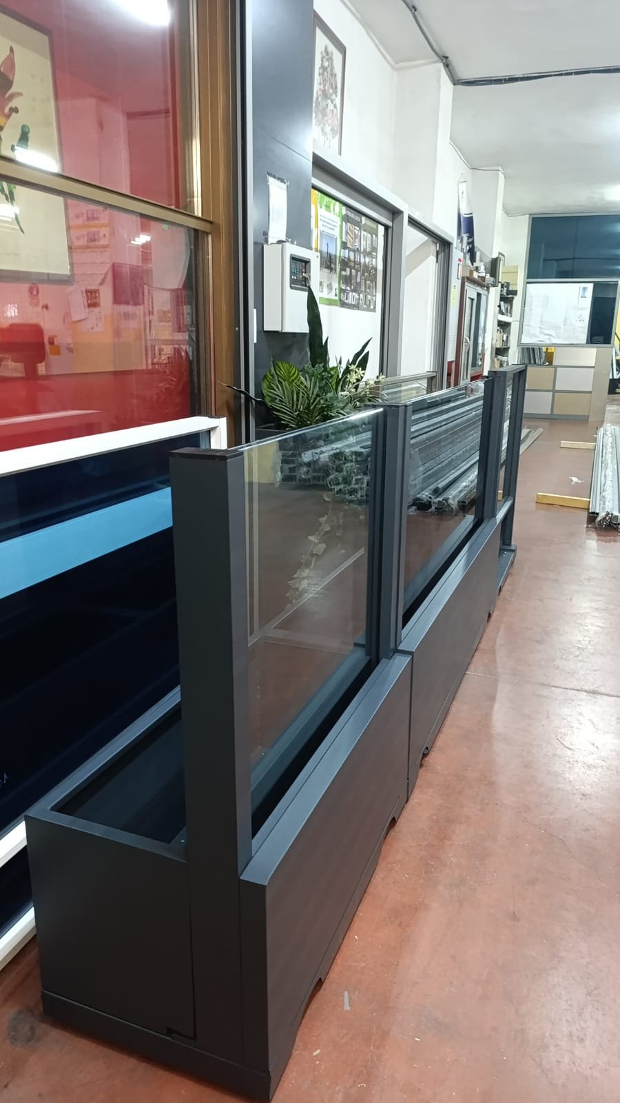 ASTOR planter based glass divider concept